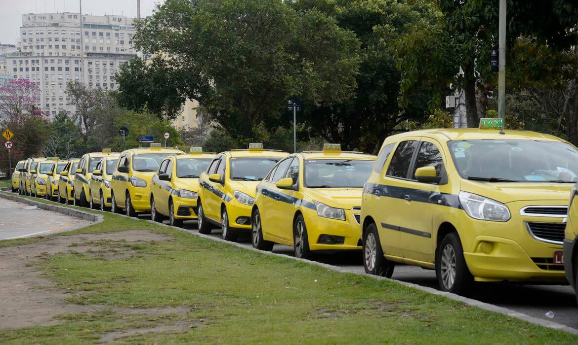 Qual é o melhor carro para trabalhar como taxista?